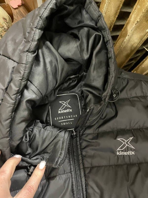 Черная куртка спортивная размер S, M