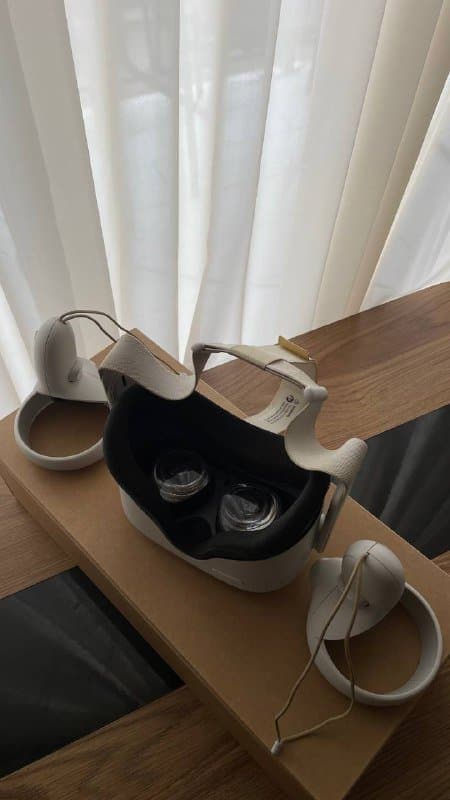 Oculus Meta Quest 2 VR шлем и контроллеры 2