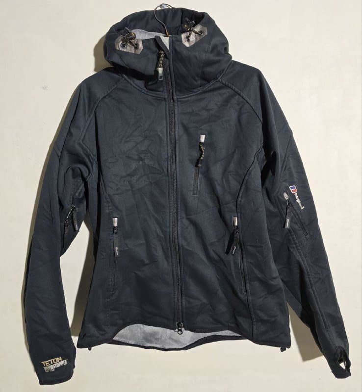 Толстовка Snikers, куртка Berghaus Soft Shell, пуховик Tenson 2