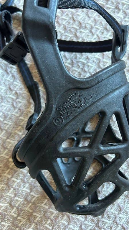 Намордники пластиковые, светящийся ошейник, фурминатор, кликер для собак 2