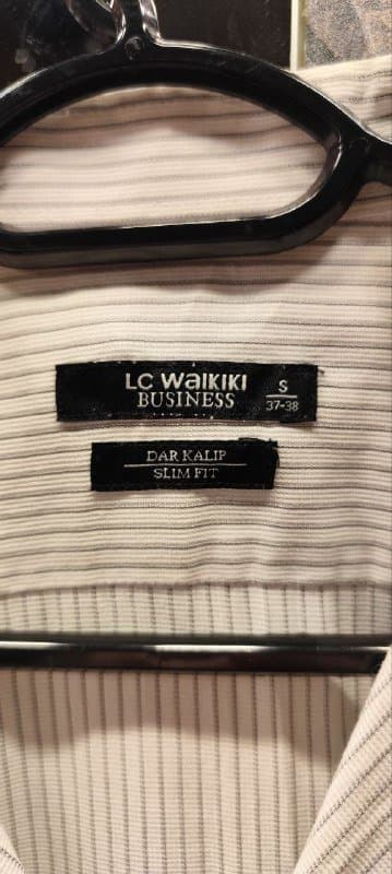 Мужская одежда: 2 рубашки, 4 пары джинс 10