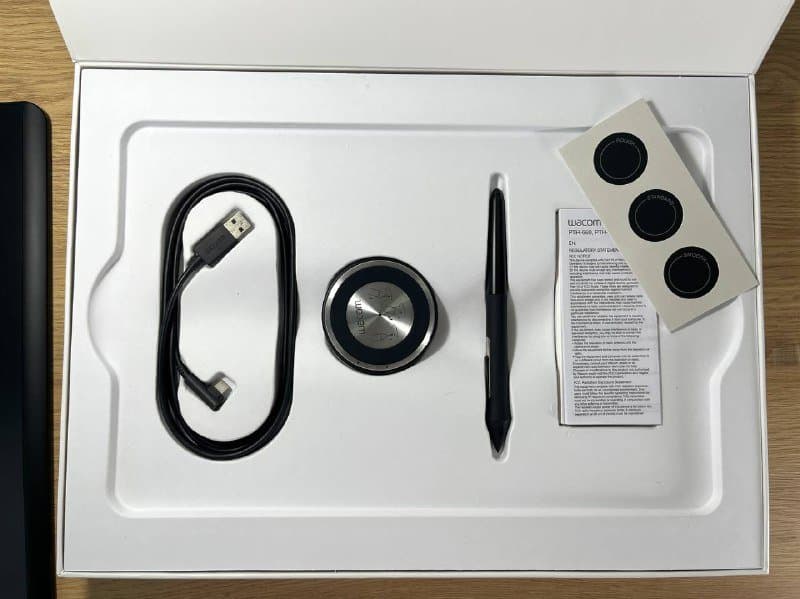 Графический планшет Wacom Intuos Pro Medium Paper Edition 4