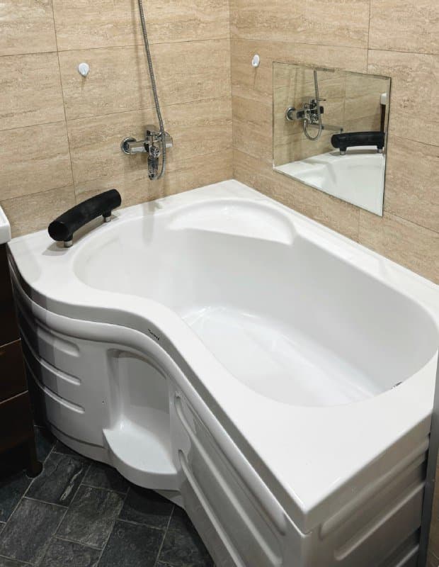 Ванна Санакрил с панелью, смеситель и душ