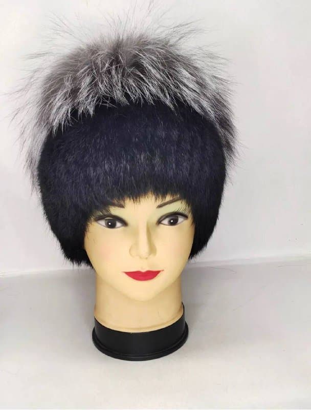 Теплая шапка из натурального меха чернобурки