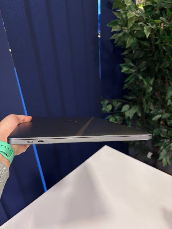 Macbook Pro 2019 i9 32GB 1TB SSD с зарядкой 6