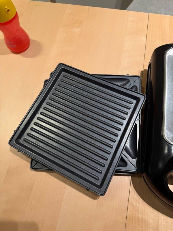 Вафельница с бутербродницей и грилем 3