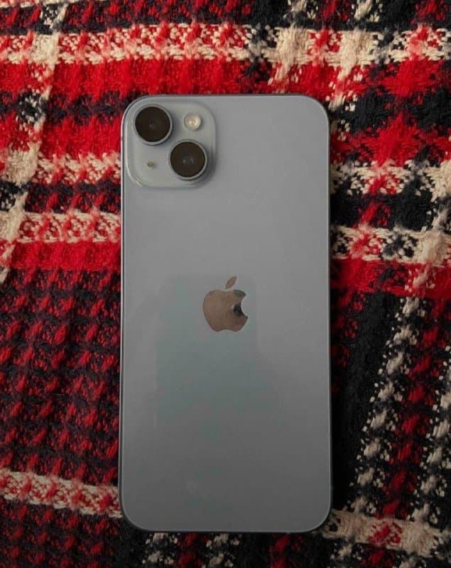 iPhone 14 128Гб со стеклом и чехлом
