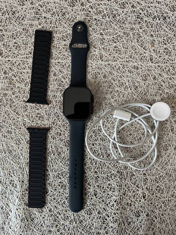 Apple Watch Ultra 2, 2 ремешка, зарядка