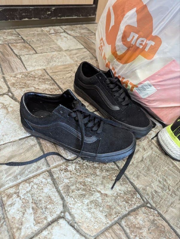 Комбез, кеды Vans, свитер, платье, панама 3