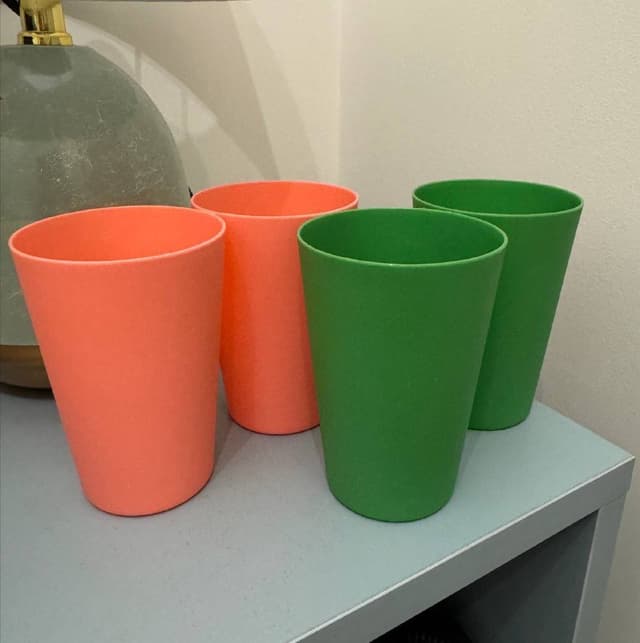 Пластиковые стаканы