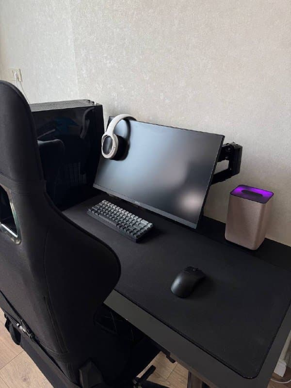 Игровой ПК, монитор, клавиатура, мышь, наушники, коврик, кресло, стол