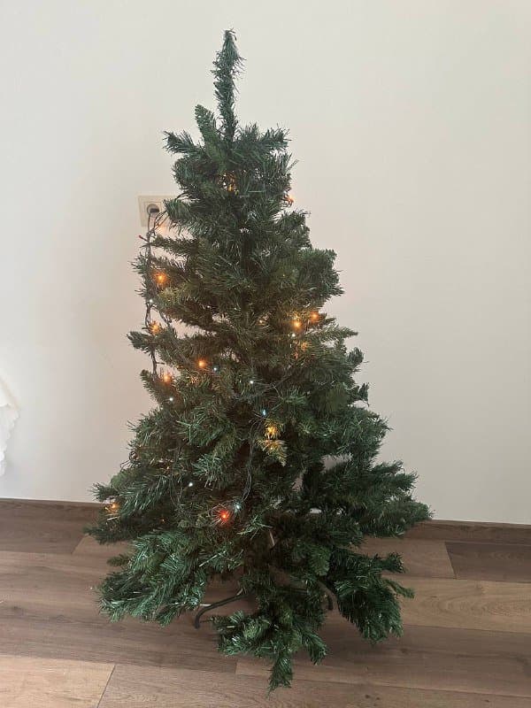 Новогодняя искусственная ёлка 1.5м с гирляндой