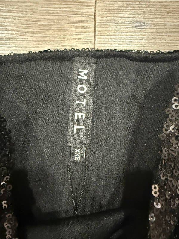 Черный топ Motel XS-XXS с пайетками 3