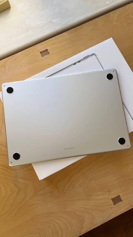 MacBook Air 15 inch m4 256GB 16GB 3