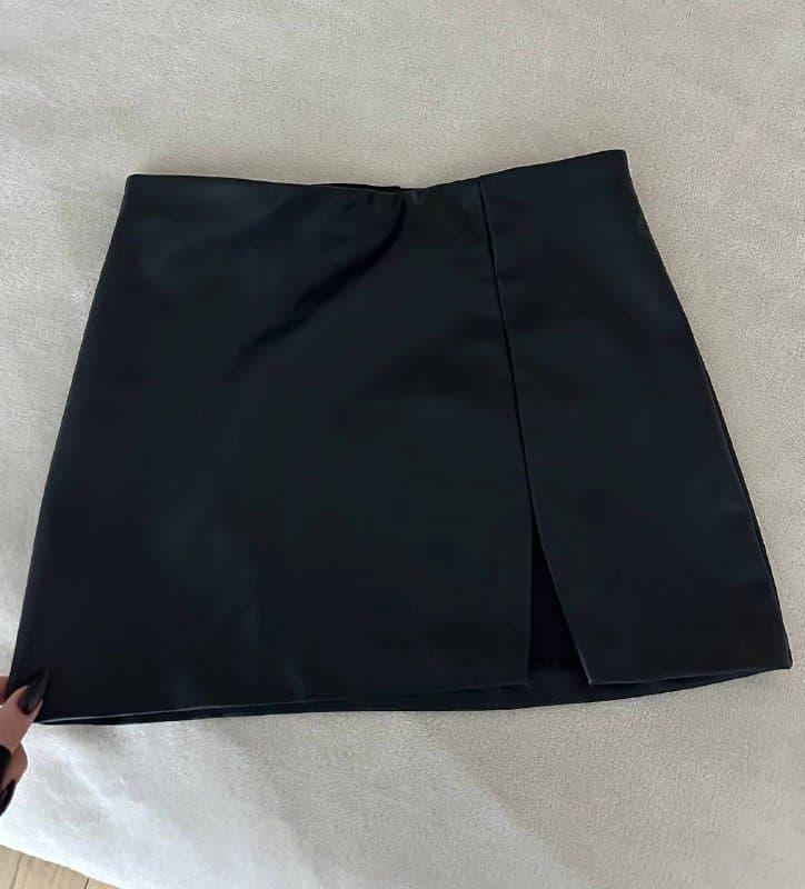 Укороченная рубашка Zara, атласные и кожаные юбки, джинсы, наколенники XS 3