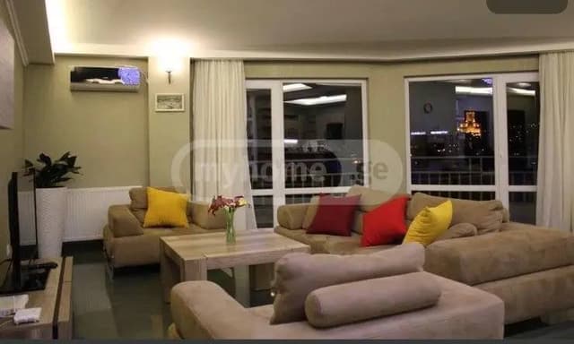 Квартира 4 комнаты 3 спальни в Тбилиси