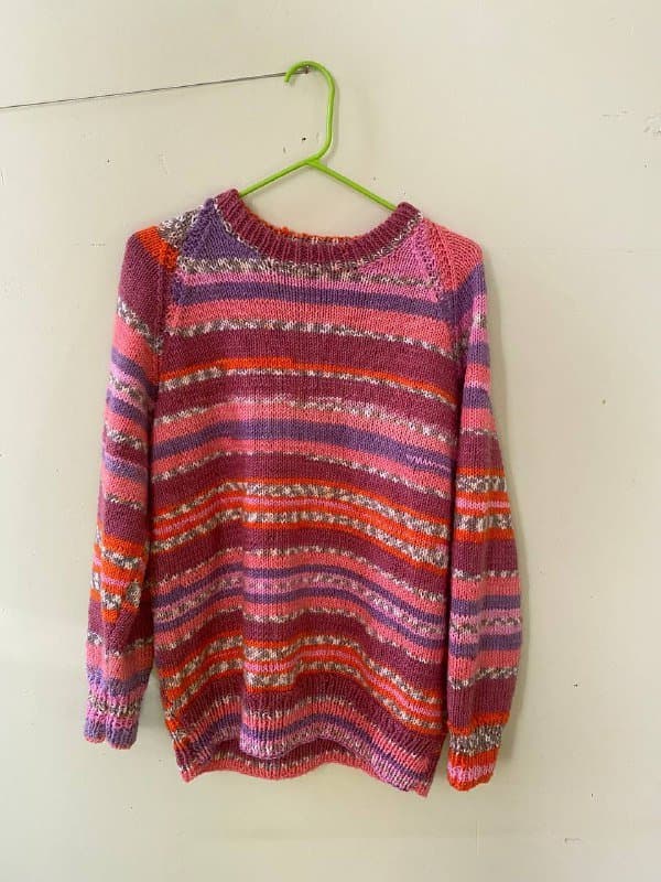 Мягкий шерстяной свитер ручной вязки 1