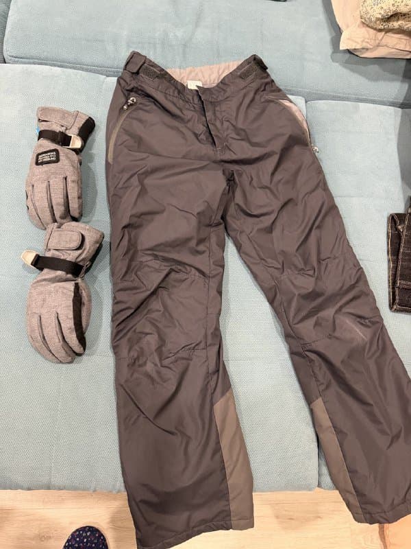 Брюки лыжные детские и перчатки непромокаемые