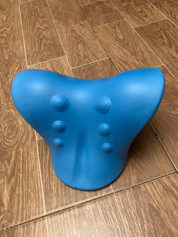 гантели 3 кг, двухсторонние шарфы, флисовая шляпа, массажер для шеи, учебники по английскому 8