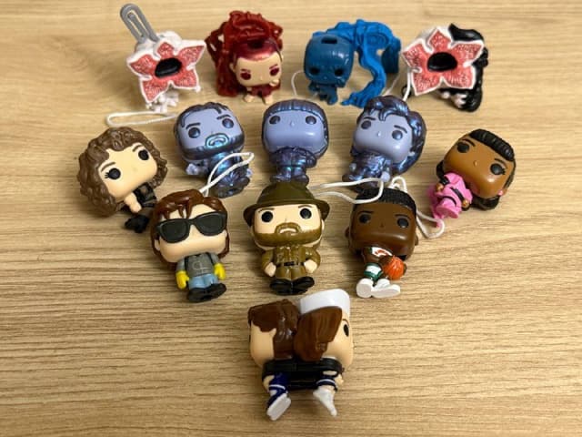 Фигурки из Kinder Joy серии Stranger Things