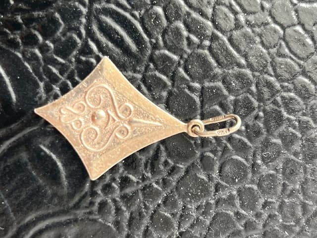 серебряный кулон в золотом покрытии