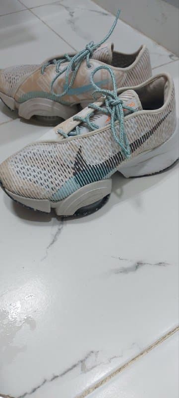 NIKE оригинальные женские кроссовки размер 37,5