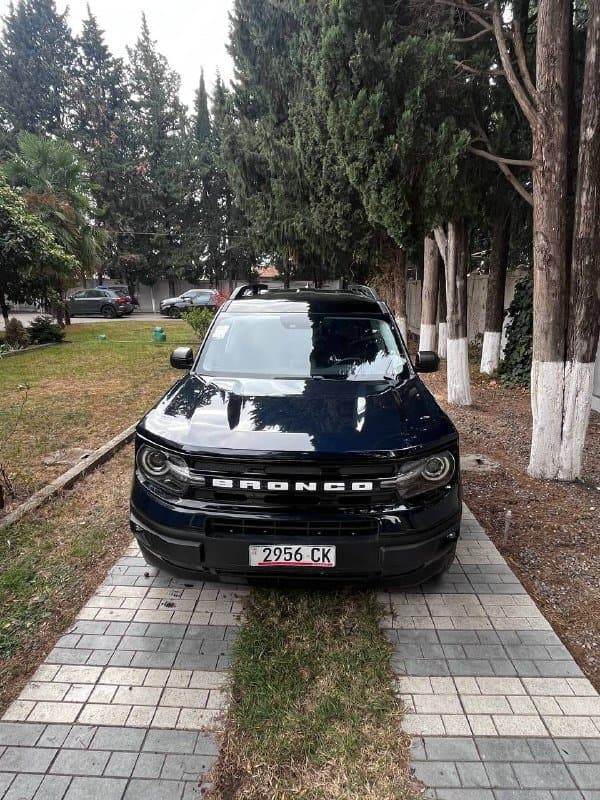 Ford Bronco черный SUV с салоном и багажником 1