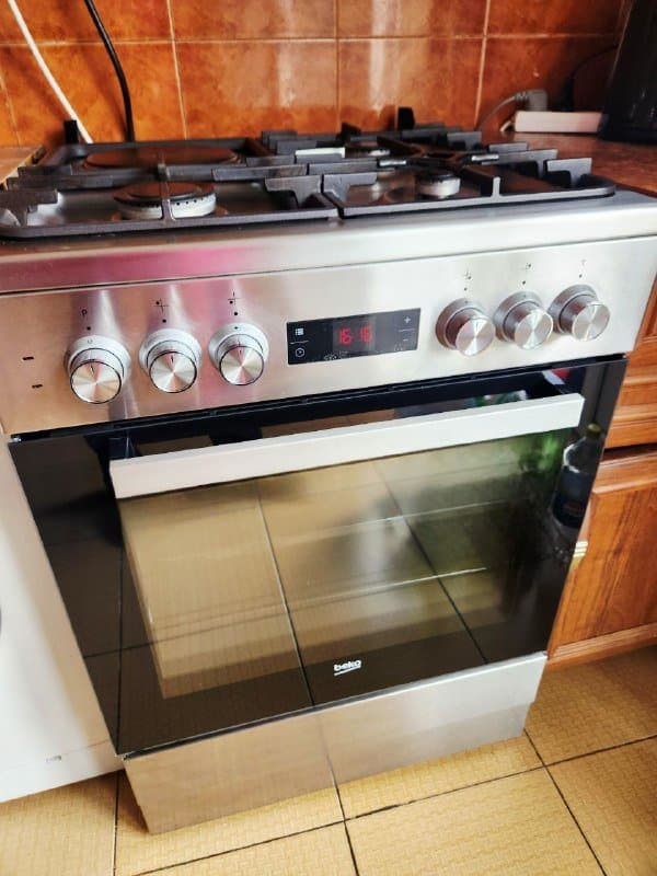 Газовая плита с электродуховым шкафом Beko