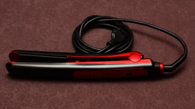 Выпрямитель для волос REDMOND с регулировкой температуры