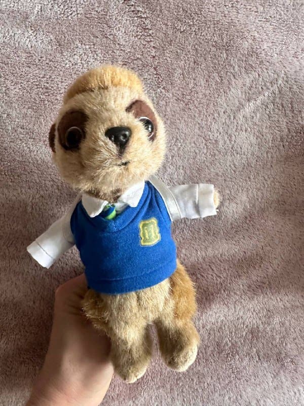 Мягкая игрушка сурикат в школьной форме, в пижаме, новогодний олень