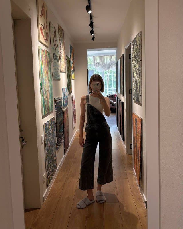 Топ белый, Штаны бежевые, Джинсовый комбинезон, Худи, Рубашка, Блуза, Розовый топ, Укороченная рубашка, Серый кардиган, Серый пиджак 2