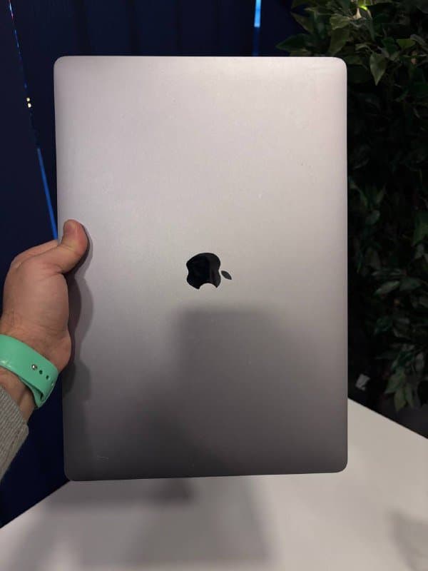 Macbook Pro 2019 i9 32GB 1TB SSD с зарядкой 5
