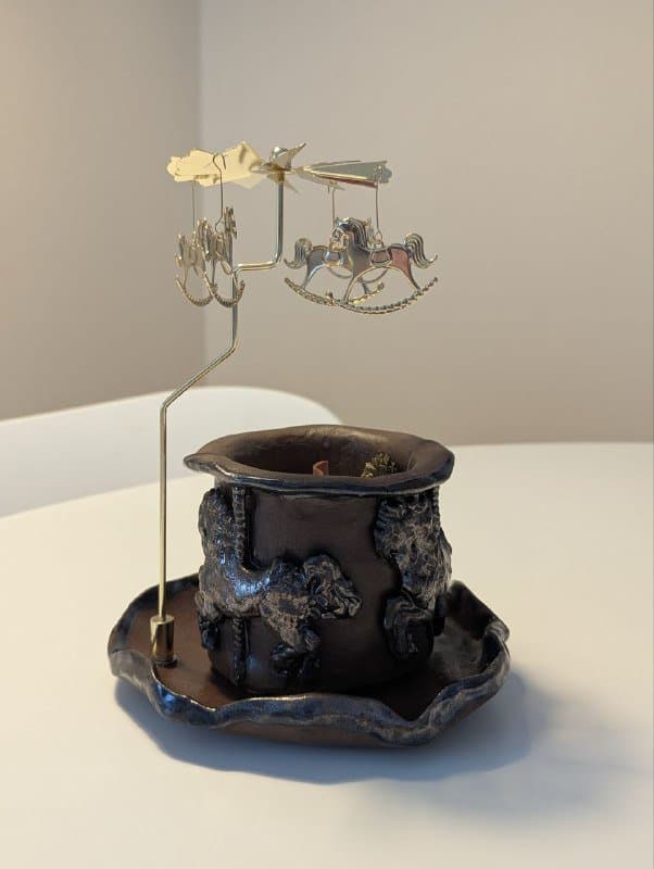 Свеча ручной работы с лошадками 1