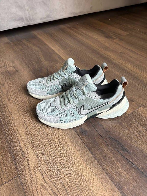 Кроссовки Nike V2K Run мужские US 11 UK 8.5 3