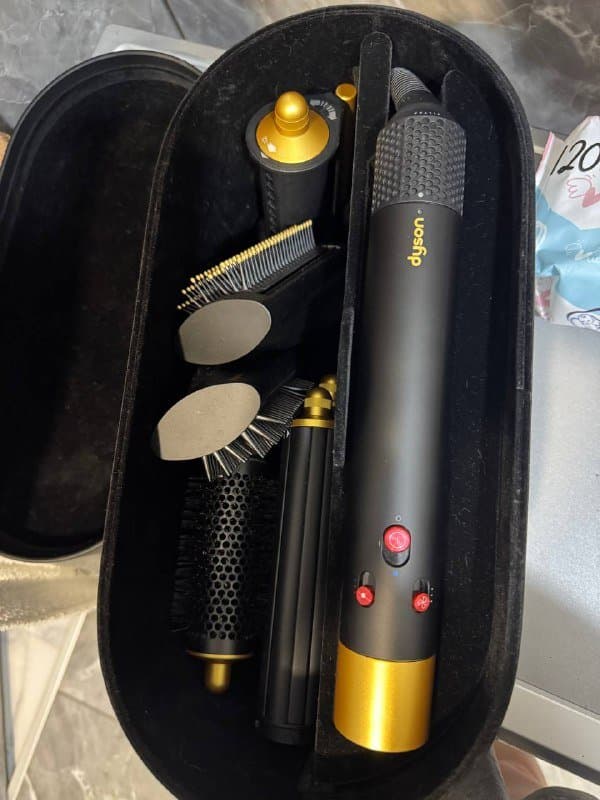 Фен Dyson с насадками