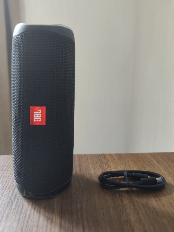 JBL Flip 5 колонка, USB Type-C провод 1