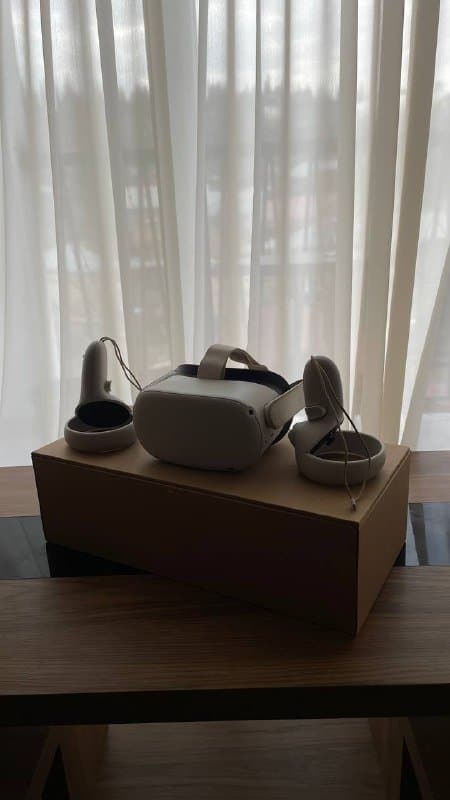 Oculus Meta Quest 2 VR шлем и контроллеры 1