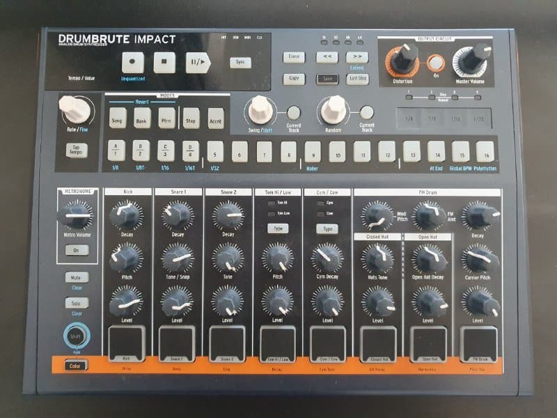 Аналоговая драм-машина Arturia Drumbrute Impact
